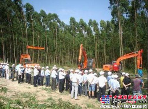 日立建机助中国林业机械化 首套林业机荣登中国