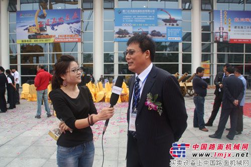 徐工重型副总经理张汉徐接受中国路面机械网起重频道记者采访