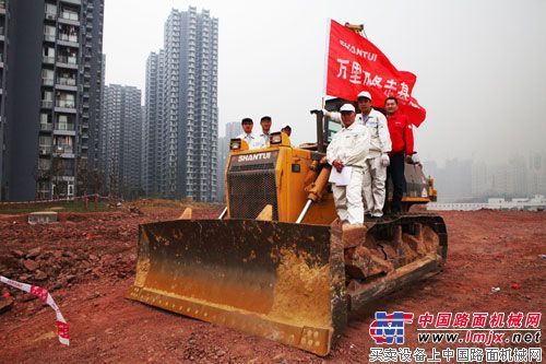 山推服务响彻大西北扎根边疆 