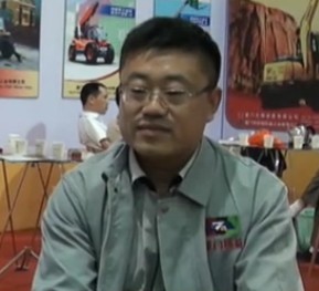 中国路面机械网记者方雨霞访厦门市桥箱机械工业有限公司副总经理高凯 