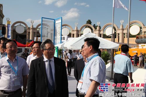 交通运输部部长李盛霖莅临北京筑机展中交西筑展台