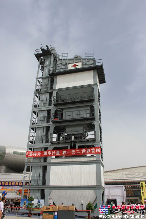 北京加隆沥青搅拌设备盛装出席新疆工程机械展