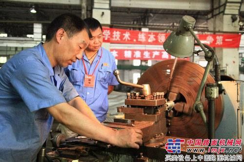 陕建机公司举办镗铣工、车工技术比武大赛