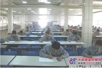 临工郑州观球，逆势前行见证激情