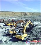 剝離岩層見真金 凱斯CX360B馳騁內蒙古礦場