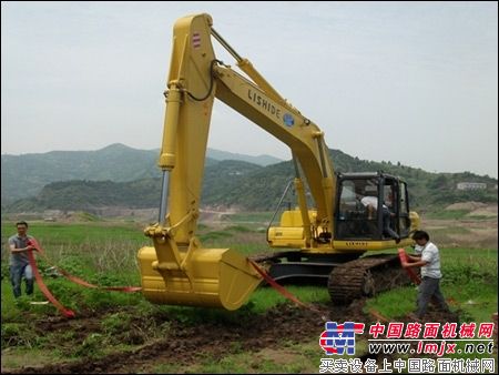 力士德挖掘机:助力三峡库区水利建设