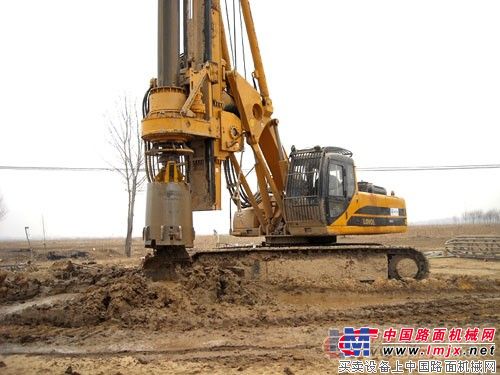 福田雷沃旋挖钻机助力兰渝铁路的建设