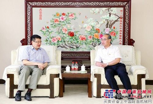 上海港务公司与山推开展深度合作