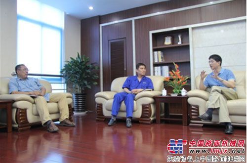 中国路面机械网总经理方剑仙一行到访山推