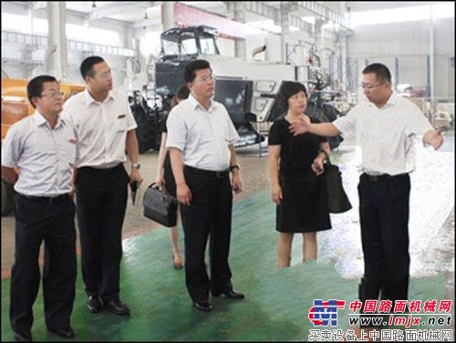 朝鲜客户参观集团工业园及国家级企业技术中心