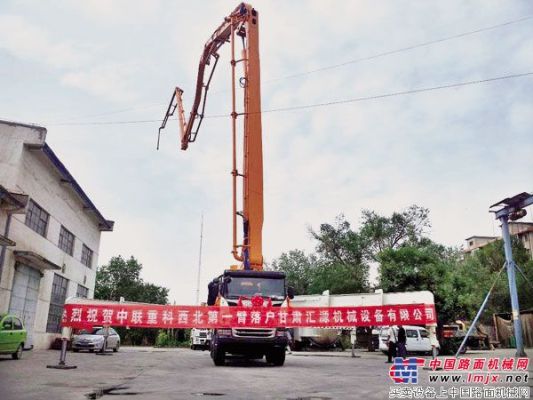中联5桥63米钢臂架泵车刷新西北最长臂架泵车纪录