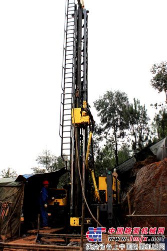 C8钻机在太和矿区进行钻探施工