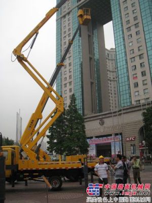 徐工高空作業車產品亮相上海