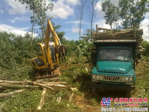 海南琼中YC35-8挖机用户的机器在抓木装车作业