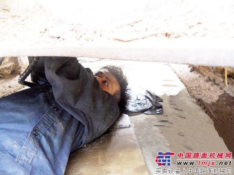 三一重机工程师服务微镜头聚焦