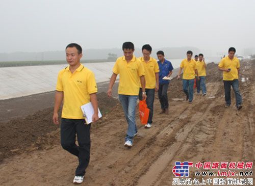 山重建机服务万里行聊城站:南水北调靠谱 山重服务给力