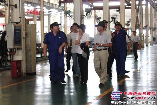 中国工程机械工业协会张洁考察山推