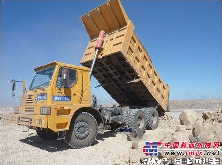 徐工非公路重型自卸車助力新疆煤礦開采