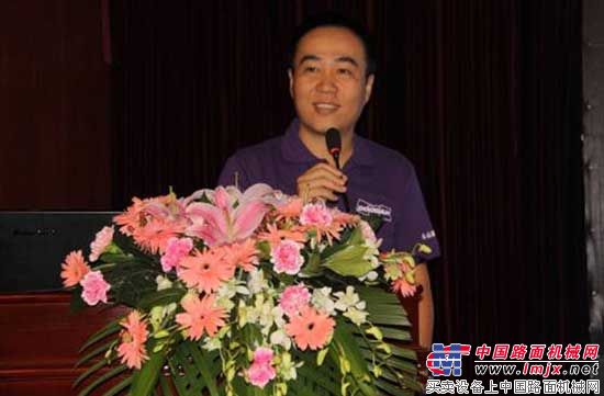 谭天副总裁向获奖人员表示祝贺