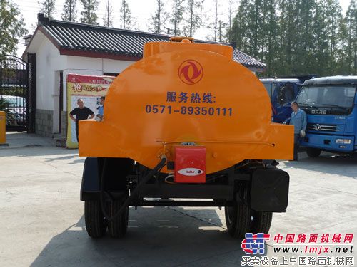    杭州欣融成功研制TS-2000型拖式沥青洒布车