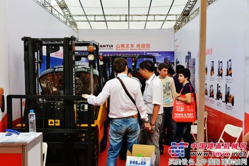 中外宾客聚羊城 再创佳绩看山推