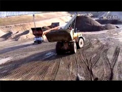 砂石场铲车装卸作业