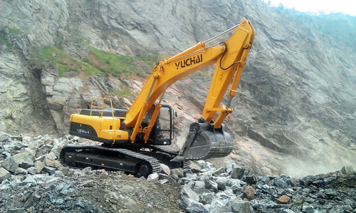 玉柴YC360-8液压挖掘机在石矿山中作业