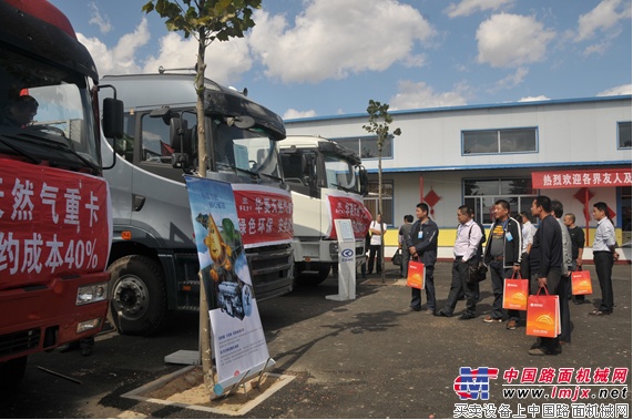 华菱LNG重卡走进山东市场