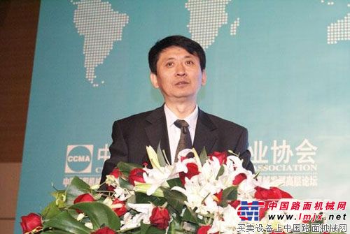 中国工程机械工业协会工程起重机分会会长苏杰