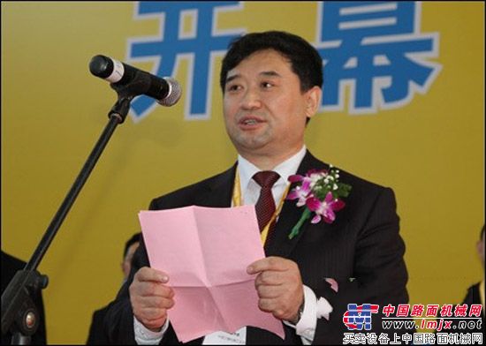 中国工程机械工业协会秘书长苏子孟在开幕式致辞中表示