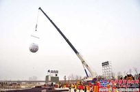中联重科梅溪湖畔演绎高空机械表演秀