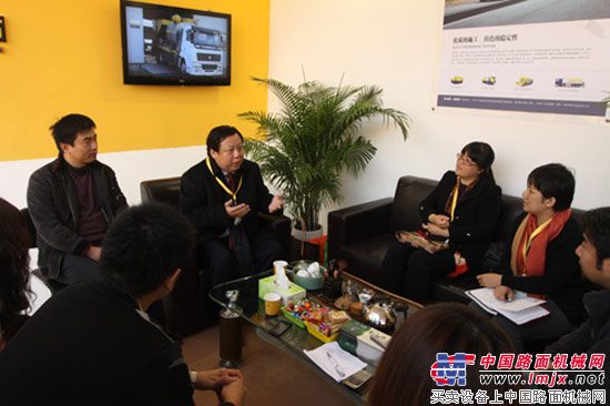 高远圣工总经理陈琦bauma China2012接受媒体专访