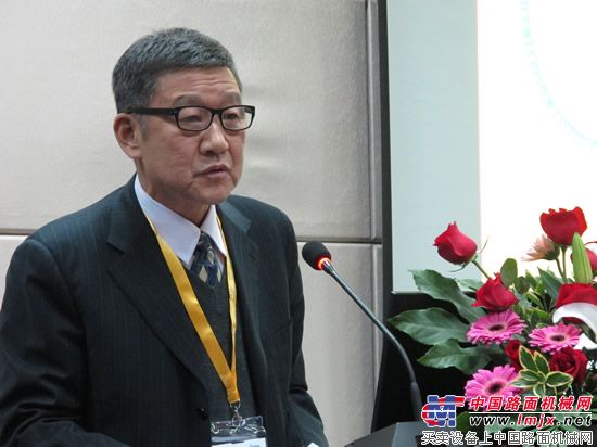 中国建筑业协会机械管理与租赁分会会长贾立才先生在发言