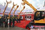 山東沃爾華工程機械盛裝亮相2012上海寶馬展