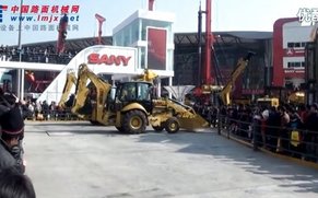 2012宝马展成工展台“小能人”表演花絮