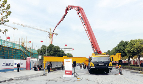 三一86米泵车是世界上可现场施工的最长臂架泵车