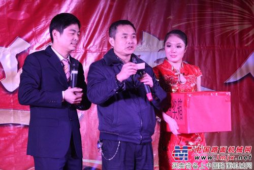 湖南坤宇集团2013年表彰迎春会盛大举行