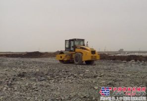 力士德压路机全力保障锦州飞机场项目
