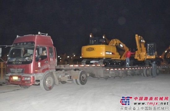 雷沃挖掘机旺季销售喜讯频传