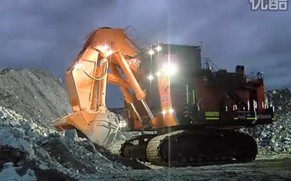 最新日立EX8000大型正铲挖掘机在裝车