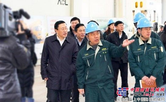 抚顺市市长栾庆伟一行视察山推抚起公司