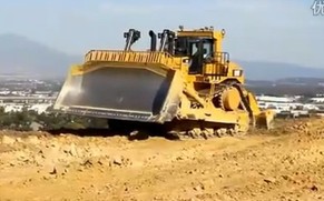 卡特CAT D11T推土机工作中