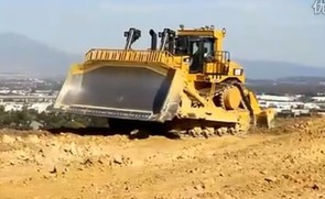 卡特CAT D11T推土机工作中