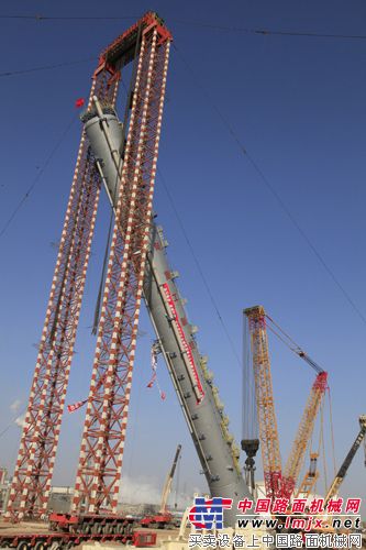 徐工2000吨级履带整体吊装再创行业精彩