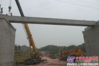 兰渝铁路12标四分部跨线公路立交桥开始架梁