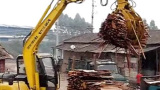 沃尔华轮式蔗木装卸机作业视频