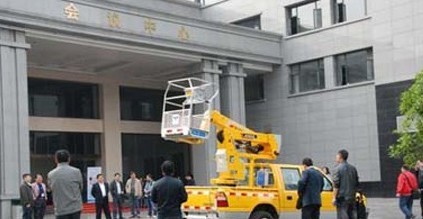 海伦哲公司7.5米混合臂高空作业车成都首展