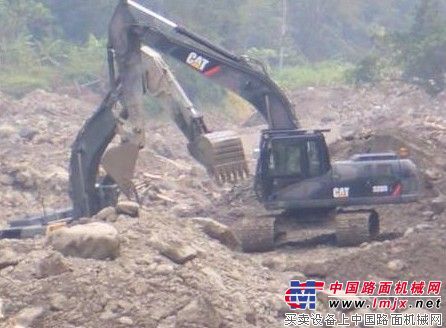 心系雅安 卡特彼勒支持地震救灾工作