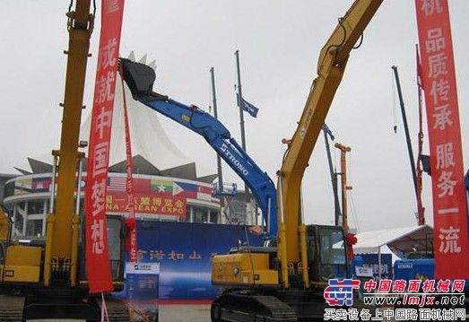 山重建机重磅亮相中国施工装备展览洽谈会