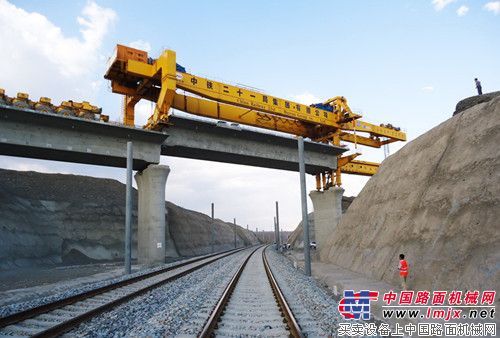 徐工铁路装备主营业务收入同比增长７５％